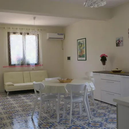 Il Roseto Di Betty E Salvo Holiday home *