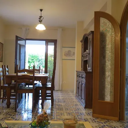 Il Roseto Di Betty E Salvo Holiday home *